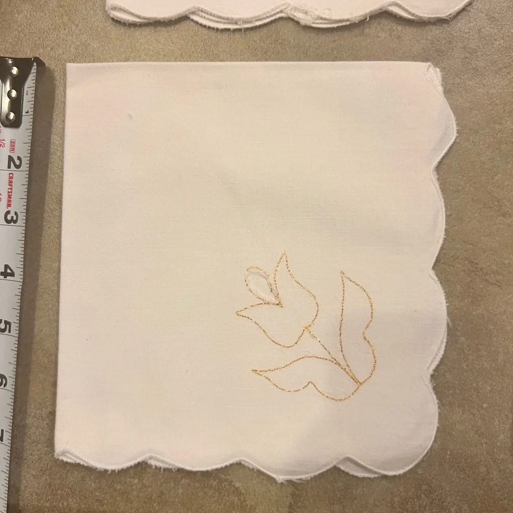 VTG Embroidered Tulip Napkins (Set of Twelve)